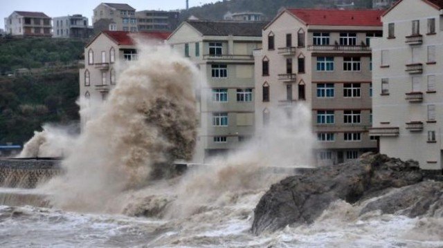 Typhoon Fitow has hit eastern China after triggering the evacuation of hundreds of thousands of people