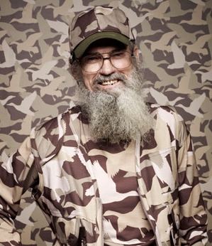 Uncle Si Robertson decided to draw some attention to himself by accidentally-on-purpose forcing his nephew Willie to bump into the front his truck