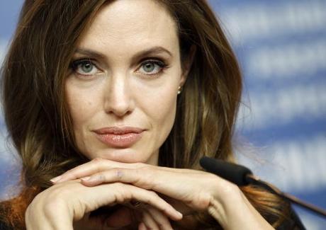 Angelina Jolie will receive the Jean Hersholt Humanitarian Award