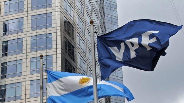 Argentina has agreed in principle to compensate Spain's Repsol for the nationalization of energy firm YPF