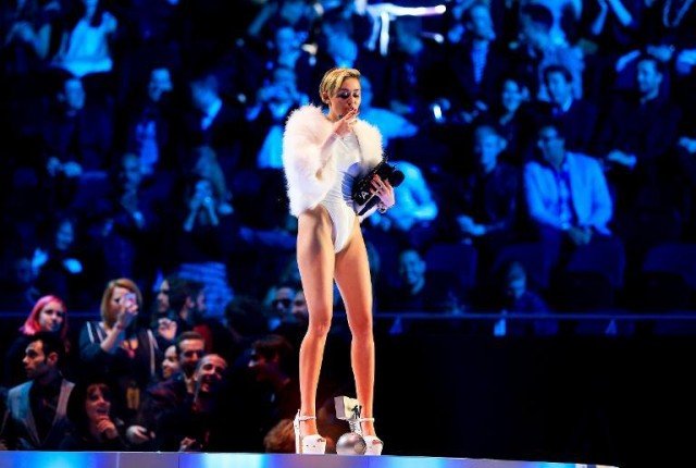 Miley Cyrus lit what appeared to be a joint on stage at the MTV EMAs in Amsterdam