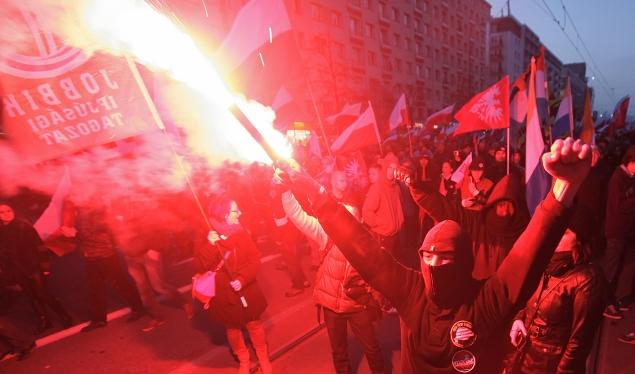 Police have fired rubber bullets and tear gas to break up violent clashes during Poland Independence Day march in capital Warsaw