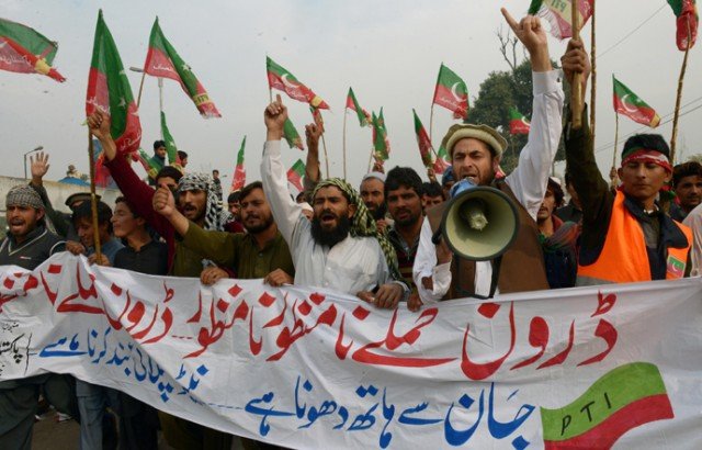 Protesters in Pakistan have blocked the main supply route for provisions destined for NATO troops in Afghanistan to protest against US drone strikes