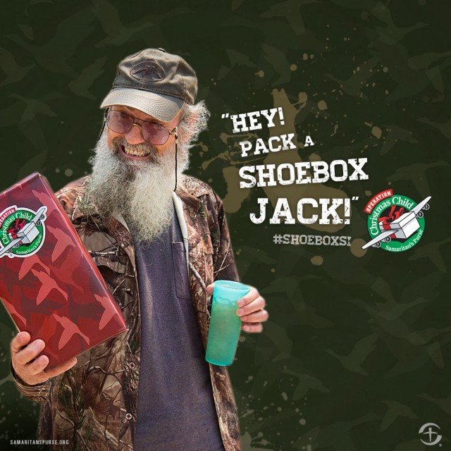 Si Robertson has teamed up with Operation Christmas Child to get the word out about sharing God’s love through the joy of a shoebox gift