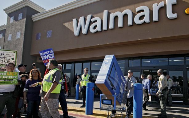 Wal-Mart announced that it will begin its in-store Black Friday sales at 6 p.m. on Thanksgiving Day, two hours earlier than last year