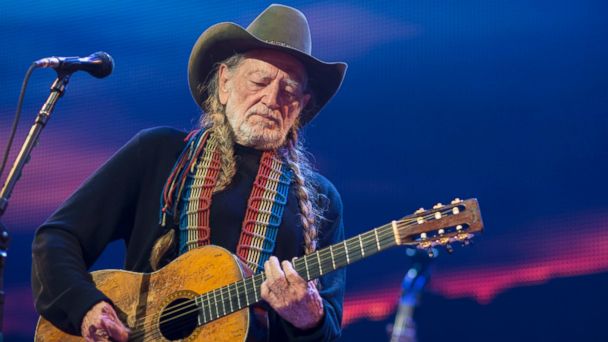 Willie Nelson has decided to suspend his tour after three members of his band were hurt when their bus plowed into a bridge pillar in Texas