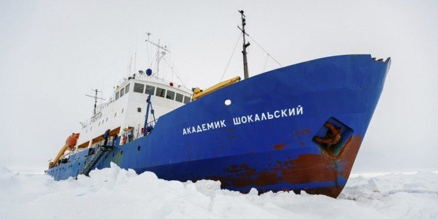 Akademik Shokalskiy rescue is under threat as one of the assisting vessels may itself be stuck