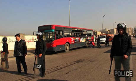 At least 5 people have been injured by a bomb blast close to a bus in Cairo