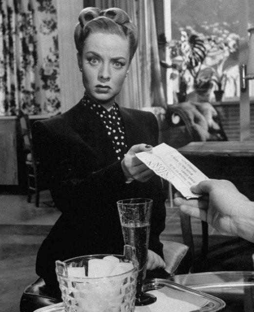 Audrey Totter became a silver screen star by playing femme fatales in 1940s film noir