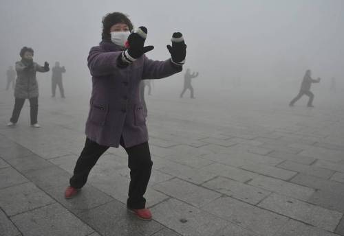 Beijing residents have been warned to don air masks and offices and homes to put electric air purifiers on overdrive after air pollution readings soared
