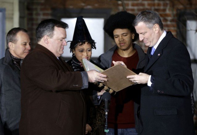 Democrat Bill de Blasio has been sworn in as the new mayor of New York City
