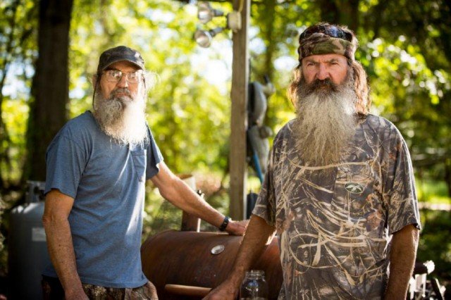 It appears Phil Robertson is jealous of his brother Si Robertson’s popularity
