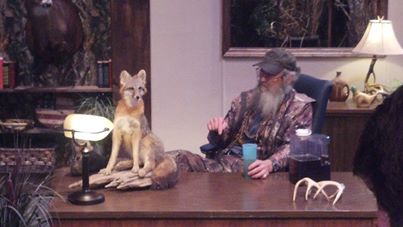 Si Robertson can talk to a fox in new Clayton Homes commercial
