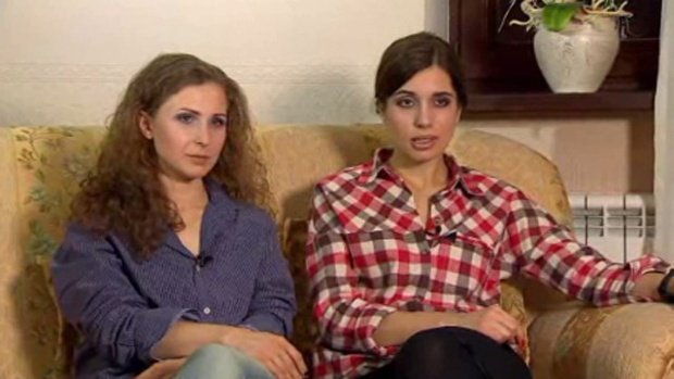 Former Pussy Riot members Maria Alyokhina and Nadezhda Tolokonnikova say they have been arrested in Sochi