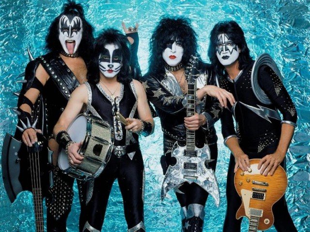 Kiss has pulled out of their performance at the Rock and Roll Hall of Fame induction in a disagreement over their line-up