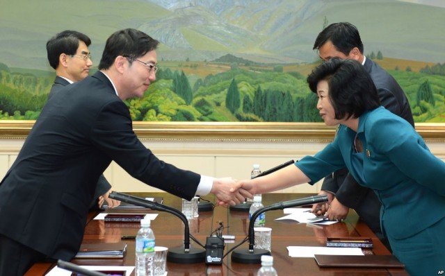 North Korea and South Korea are to hold rare high-level talks ahead of family reunions 