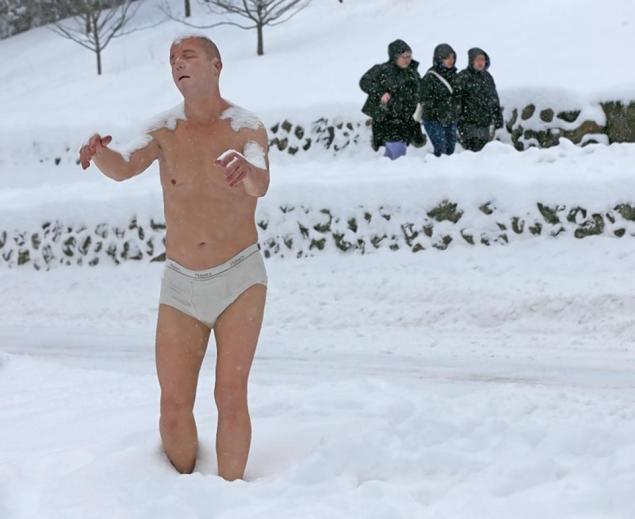 Sleepwalker lifelike sculpture has drawn a mixed reaction from students at Wellesley College in Massachusetts