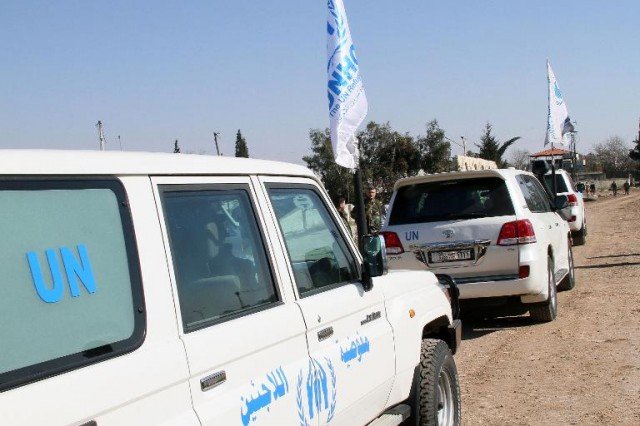 The UN has restarted its aid mission in the besieged rebel-held Old City of Homs