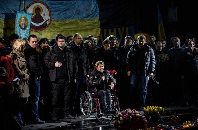 Yulia Tymoshenko has urged opposition supporters in Kiev's Independence Square to continue their protests