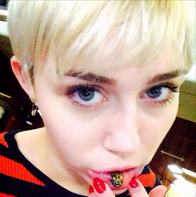 Miley Cyrus showed off her new sad cat Emoji lip tattoo