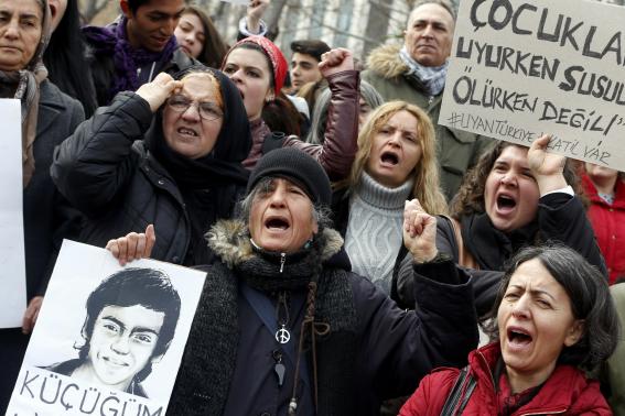 Tens of thousands of people have marched through Istanbul for Berkin Elvan’s funeral