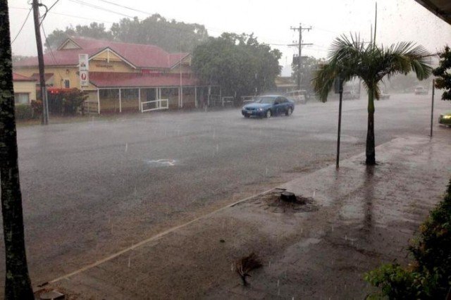 Category 3 Cyclone Ita has hit northern Queensland in Australia with "very destructive" winds of more than 140 mph
