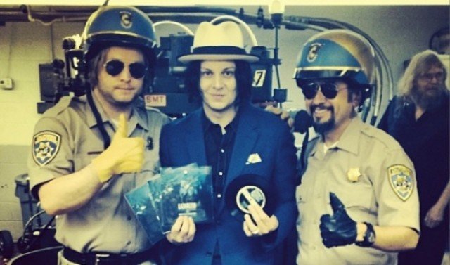 Jack White has recorded, cut and sold a seven-inch single in four hours, as part of the celebrations for Record Store Day