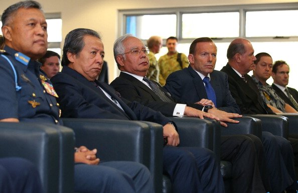 Malaysia PM Najib Razak visits missing flight MH370 search hub in Perth