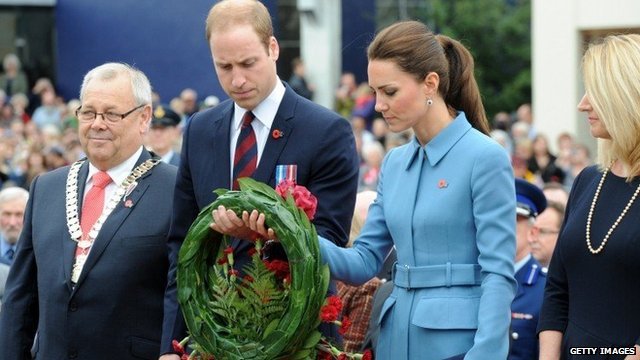 Prince William and Kate Middleton paid their respects to New Zealand's war dead at the Blenheim War Memorial