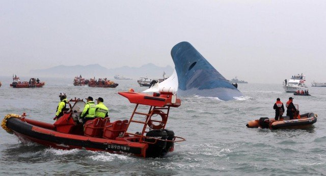 South Korean emergency services are continuing to search overnight for almost 300 people missing after Sewol ferry carrying 462 people sank off Jindo Island