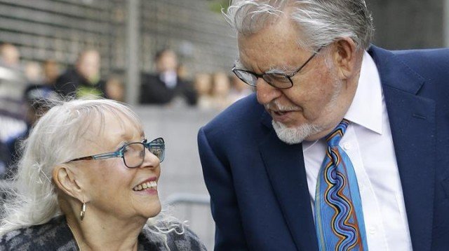 Rolf Harris has arrived at a London court, where he is due to stand trial on 12 counts of assault