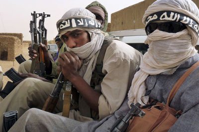 Tuareg rebels have agreed to a ceasefire, two days after clashes with the army threatened to throw Mali back into chaos