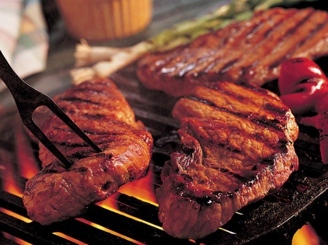 Eating a lot of red meat in early adult life may slightly increase the risk of breast cancer