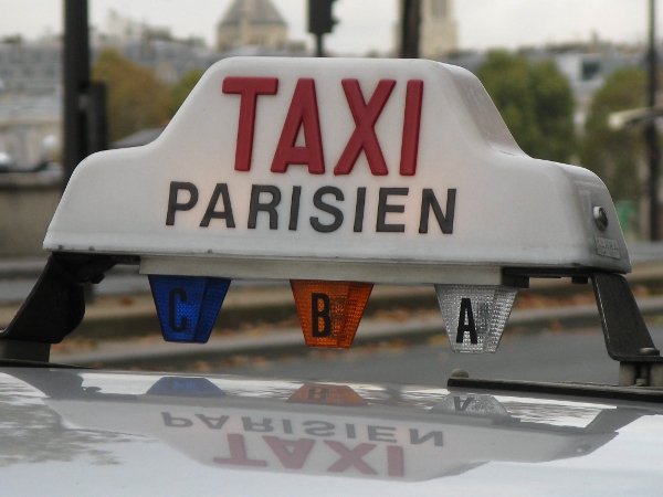 Taxi drivers in major European cities are protesting at what they regard as a lack of regulation of rival mobile service Uber
