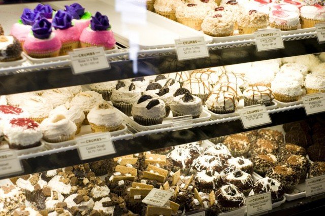 Crumbs Bake Shop will shut all its shops, a week after its shares were suspended from trading on the Nasdaq index