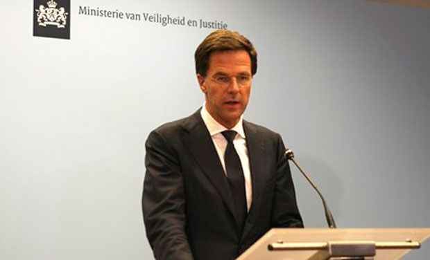 Dutch PM Mark Rutte says sending out an international military force to secure the site of the downed Malaysian Airlines jet in eastern Ukraine is unrealistic
