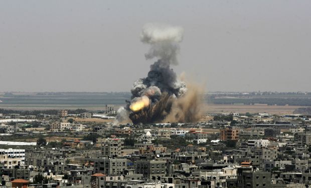 Israel has restarted air strikes on Hamas-controlled Gaza, after its brief truce was met with continuing rocket fire