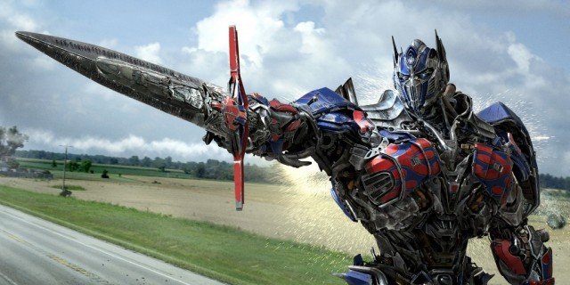 Transformers: Age of Extinction has topped the North American box office on an unusually quiet 4th of July weekend