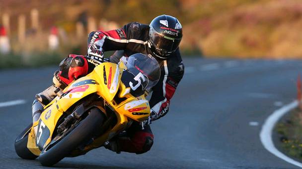 Former Manx Grand Prix winner Stephen McIlvenna has been killed during qualifying for this year's event in the Isle of Man