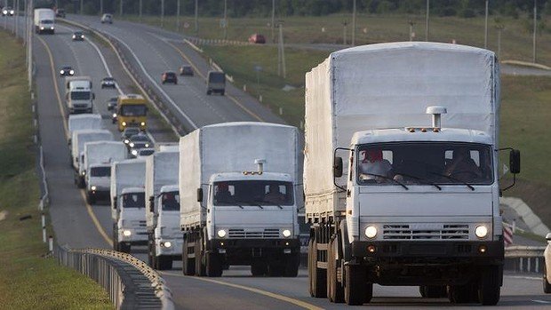 Russian convoy trucks carrying aid to eastern Ukraine have reached a border post controlled by rebels