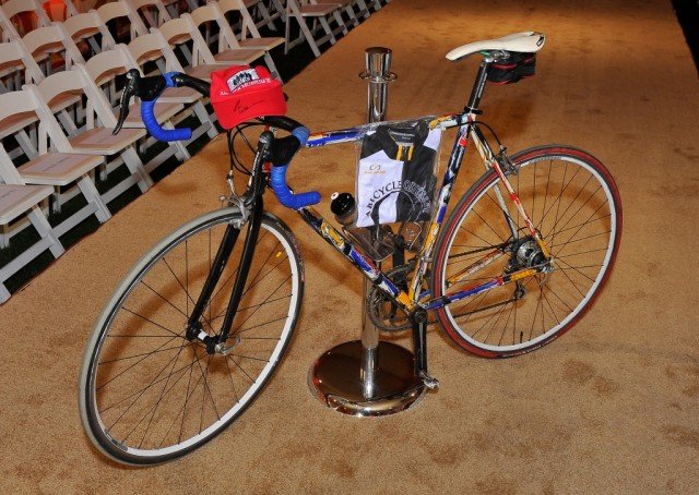Several weeks before his death, Robin Williams donated his Pegoretti bicycle to the Drever Family Foundation’s annual Hotbed benefit