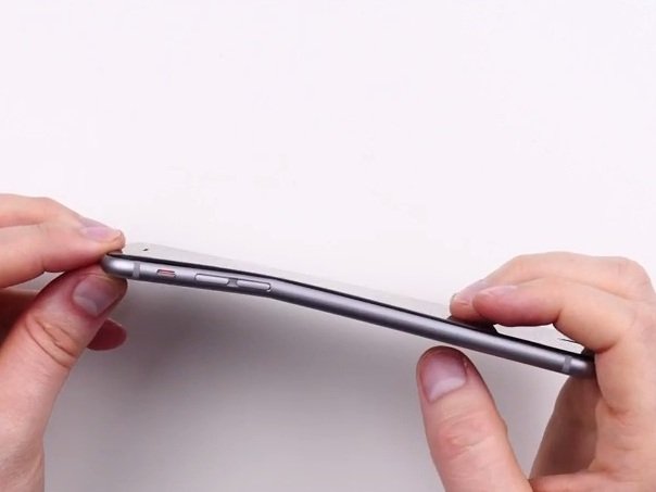 Apple’s new iPhone 6 handsets are prone to bend when carried in trouser pockets