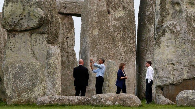 Barack Obama made an impromptu visit to Stonehenge on his return home from the NATO summit in Newport