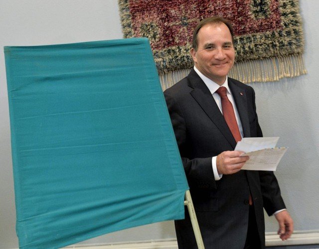 Leader of Sweden's Social Democrats Stefan Lofven has announced he will try to form a government after their election win, but will not work with the far right