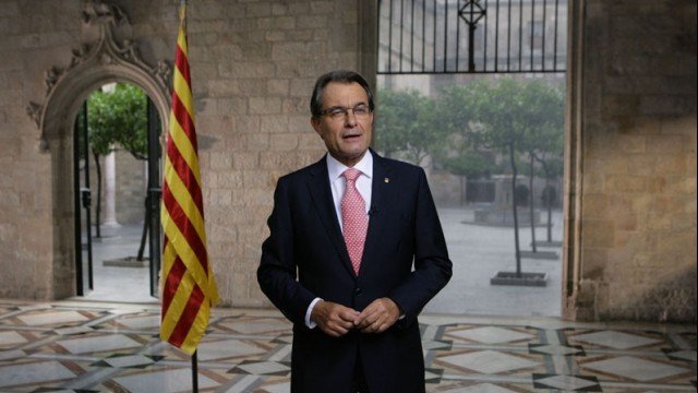 President Artur Mas has signed a decree calling referendum on Catalonia's independence 