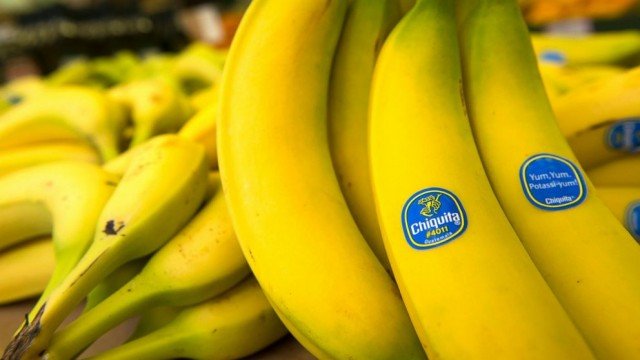 Chiquita shareholders have voted against a merger deal with Irish rival Fyffes