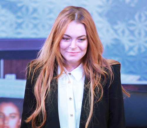 Lindsay Lohan has made her stage debut in West End play Speed-the-Plow