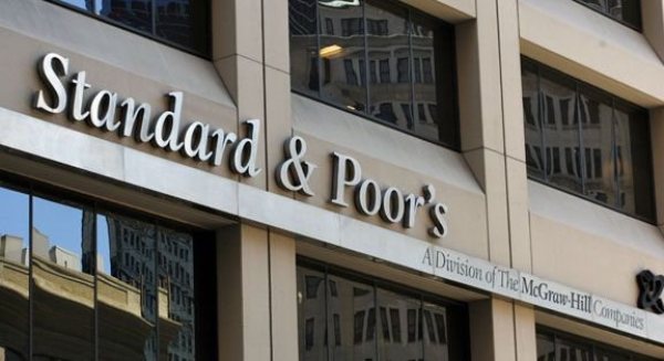Standard and Poor's has cut France's credit outlook to negative, due to concerns about the country's struggling economic recovery