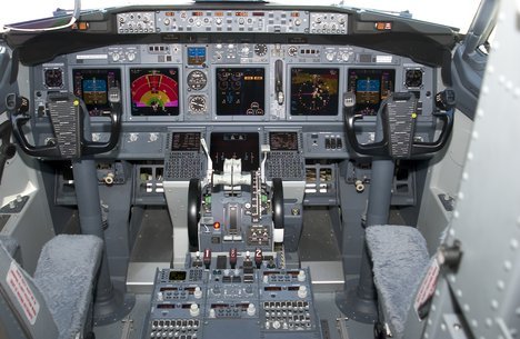 The FAA has ordered airlines to replace or modify the cockpit display units fitted to hundreds of Boeing jets