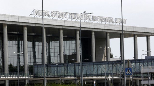 Ukraine’s rebel forces are conducting an offensive to capture the government-held airport in Donetsk